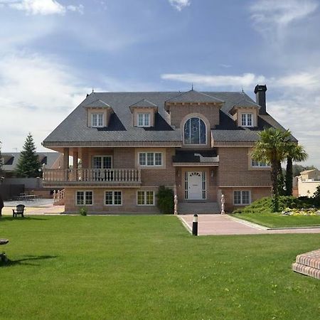 Los Olivos Nava de la Asuncion Exterior foto
