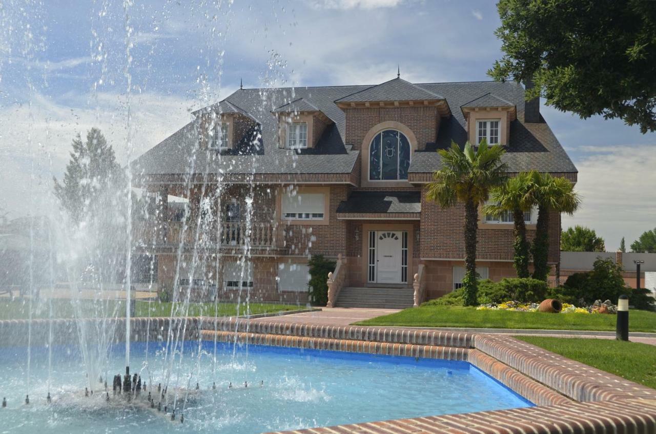 Los Olivos Nava de la Asuncion Exterior foto