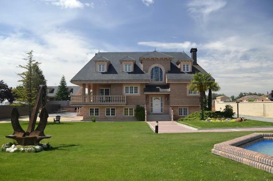 Los Olivos Nava de la Asuncion Exterior foto